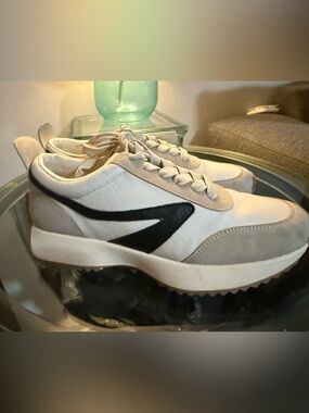 Women’s Casual White and Gray Low-Top Sneakers with Black Accent
